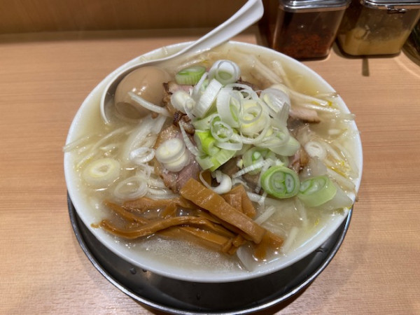 「札幌塩ラーメン 味玉入り」@札幌六坊の写真