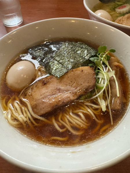 「鶏中華そば(味玉)」@らー麺 つけ麺 おぐりの写真