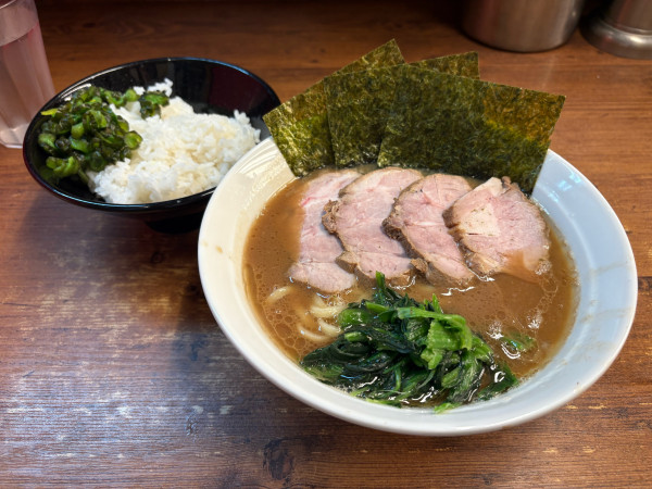 「チャーシューメン + ライス」@横浜家系らーめん 武道家 吉祥寺店の写真