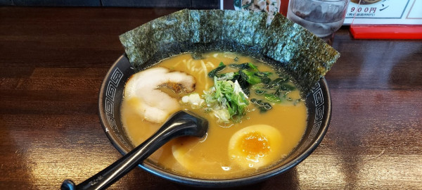 「濃厚 豚骨醤油らーめん」@ラーメン専科 国玉店の写真