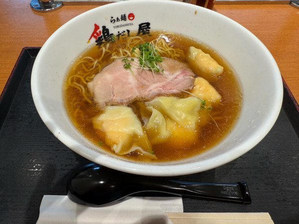 「醤油海老ワンタン麺」@らぁ麺 鶏だし屋の写真