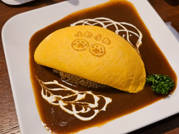 「カレーソースふわふわオムレツのせ　1090円」@オムライスのお店 キッチンふわふわの写真
