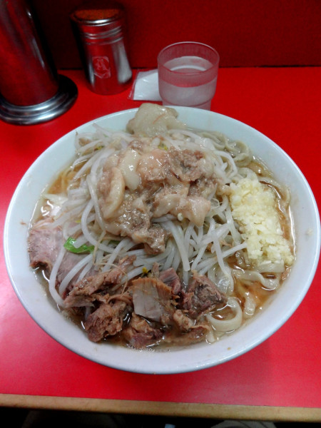 「小の豚1枚950円野菜少なめニンニクアブラ」@ラーメン二郎 松戸駅前店の写真