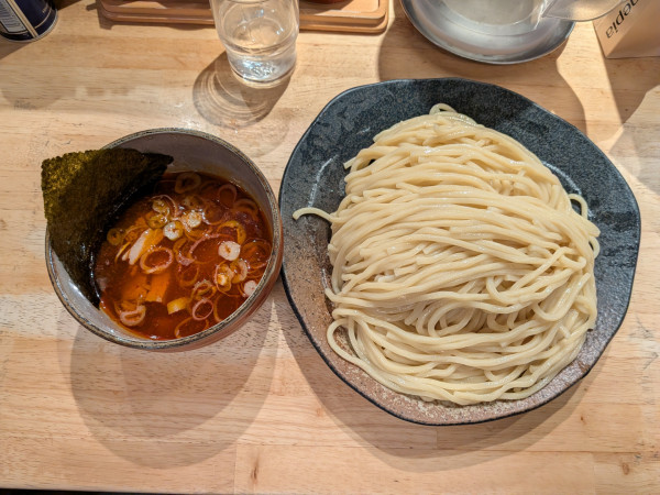 「辛つけ麺、特盛、辛さMAX」@つけ麺屋 やすべえ 渋谷店の写真