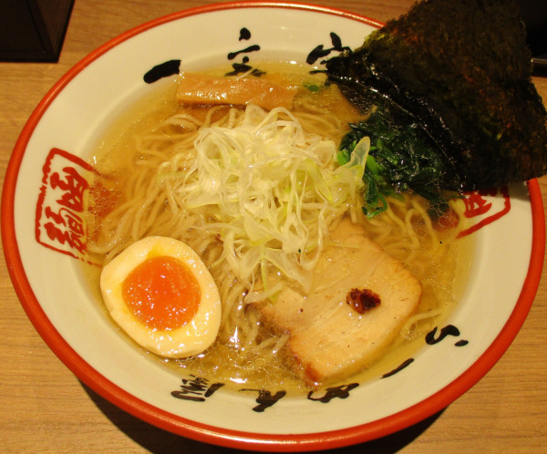 「函館塩らーめん　1080円」@函館麺や 一文字PREMIUMの写真