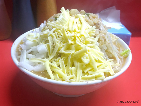 「小豚ラーメン（玉ねぎ＋チーズ）」@ラーメン二郎 仙台店2の写真
