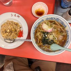Aセット(ラーメン+半チャーハン)