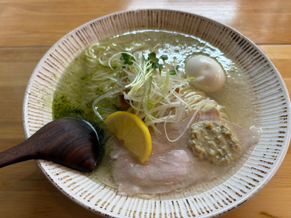 「牡蠣そば中950円　味玉150円」@中華そば 華塩の写真