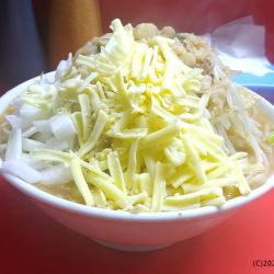 小豚ラーメン（玉ねぎ＋チーズ）