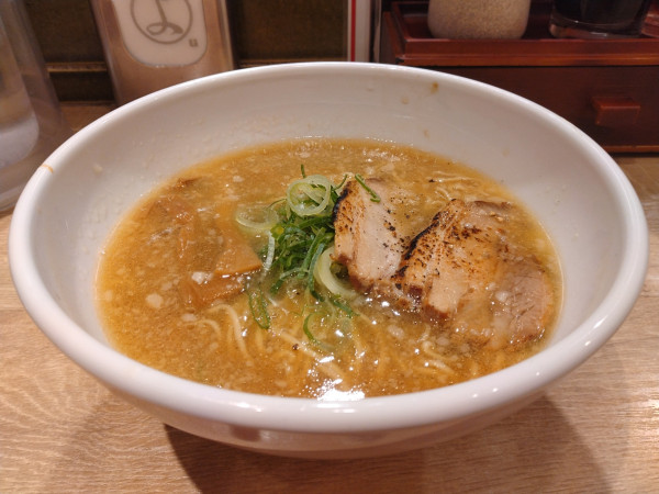 「京都鶏ガラとんこつラーメン」@よってこや 新宿南口店の写真
