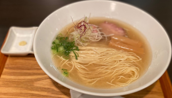 「かつらの拉麺　880円」@豚骨清湯・自家製麺 かつらの写真
