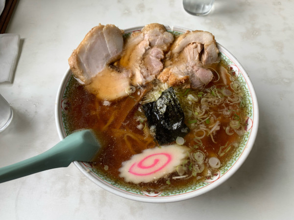 「ラーメン大盛 880円」@手打ちラーメン 丸富の写真