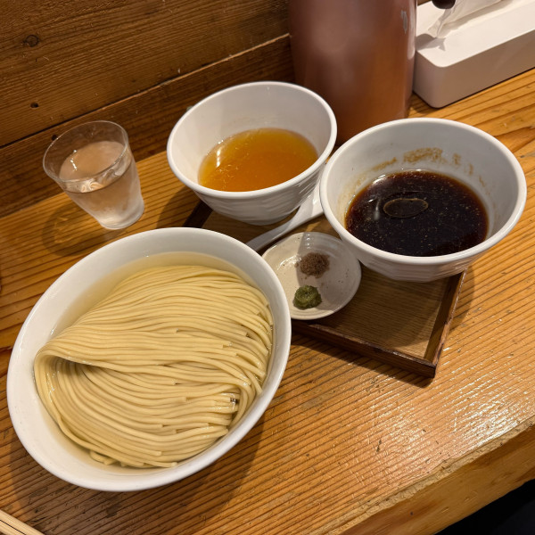 「つけ麺500g ・特製トッピング・藻塩＋わさび」@麺屋鈴春の写真