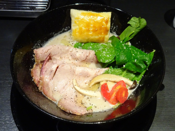 「トリュフ香るきのこポタージュsoba(1,200円)」@つけ麺 中華そば アンタイNOODLESの写真