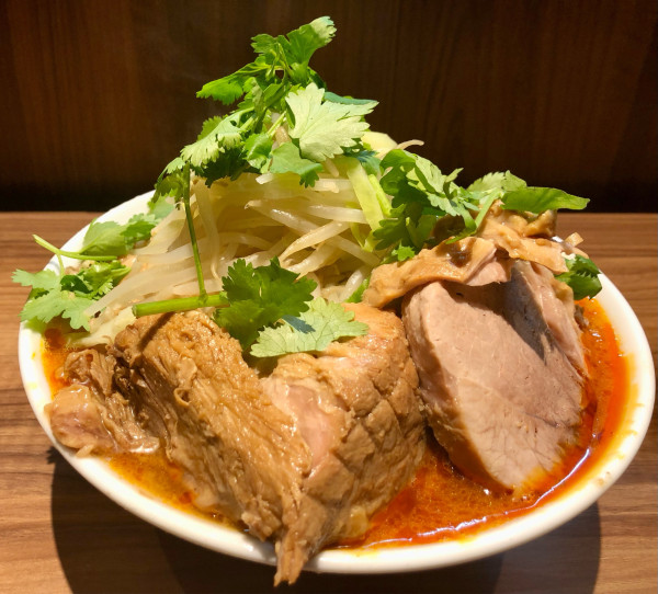 「【限定】トムヤム1,450円　パクチー100円×2」@らーめん菊の写真