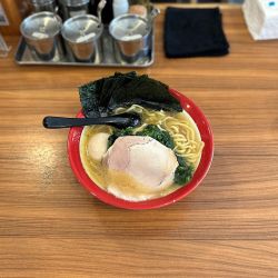 らーめん（太麺）海苔、ホウレンソウ、味玉