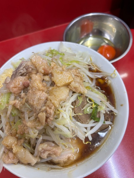 「小ラーメン　950円　生卵　100円」@ラーメン二郎 越谷店の写真