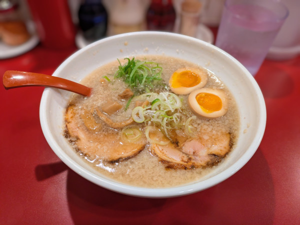 「醤油ラーメン(900円)＋味玉(100円)」@らーめん 味里 misatoの写真