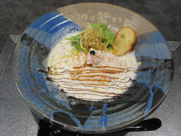 「蟹の白湯ラーメン（980円）」@時は蟹なり 築地店の写真