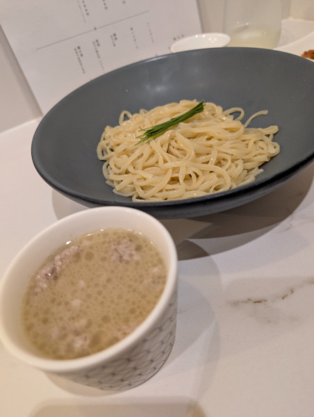 「烏賊と柚子胡椒の冷やしつけ蕎麦」@中華そば 左とうの写真