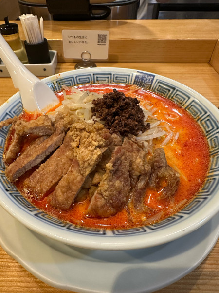 「排骨担々麺(大辛)」@希須林 赤坂店の写真