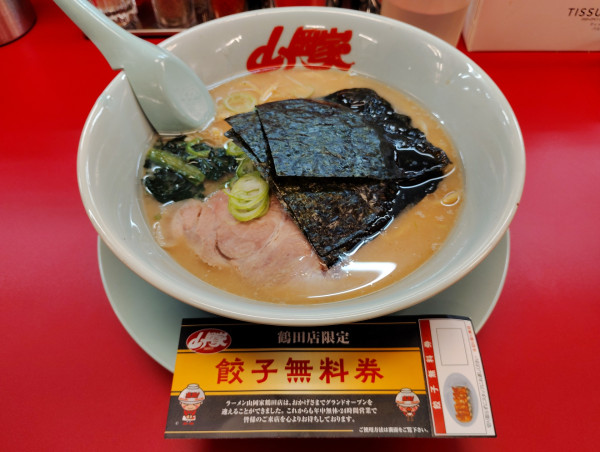 「ラーメン　醤油」@ラーメン山岡家 鶴田店の写真