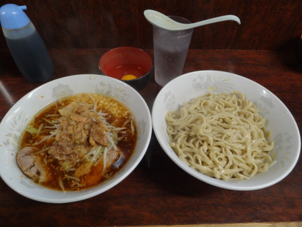 「小800円釜上げ200円YsNA 生卵50円」@ラーメン二郎 めじろ台店の写真