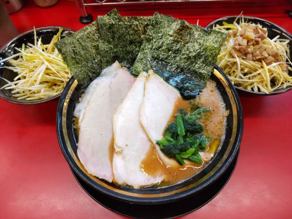 「ネギチャーシューメン(白)＋ネギ丼」@柏 王道家の写真