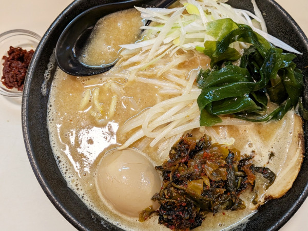 「みそらーめん（こってり）＋味玉＋高菜＋旨辛みそ」@らーめん 司の写真