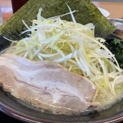 ねぎ塩ラーメン　🉐パスポートのり増し、ランチタイムサービスライス