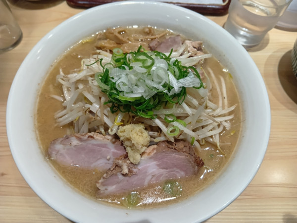 「味噌らーめん大盛　もやし　ちょこっとライス」@三ん寅の写真