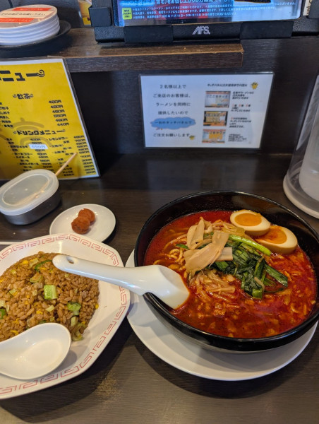 「旨辛ラーメン2辛＋チャーハン」@来来亭 ユリノキ通り店の写真