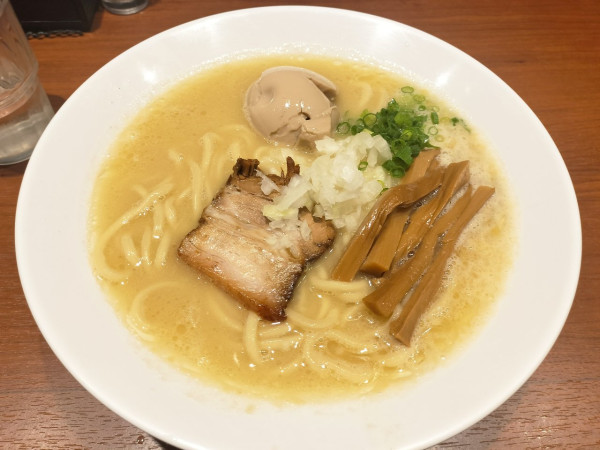 「鶏白湯ラーメン」@麺屋 ことぶき 千葉駅前店の写真