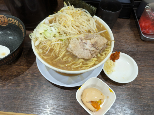 「【平日限定】しょうゆ豚骨特盛➕崩れ玉子」@博多長浜らーめん 楓神の写真
