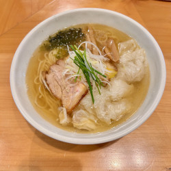 昼:さしろく塩ワンタンメン(1400円)、夜:夜の醤油ラーメン(1000円)・おつまみめん(600円)