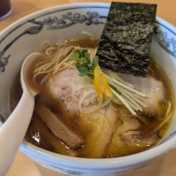 醤油ラーメン(950円)