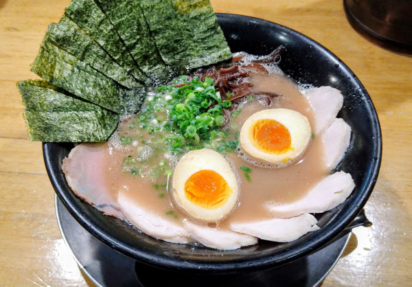 「特製豚骨ラーメン(ハリガネ)」@博多一瑞亭 三田店の写真
