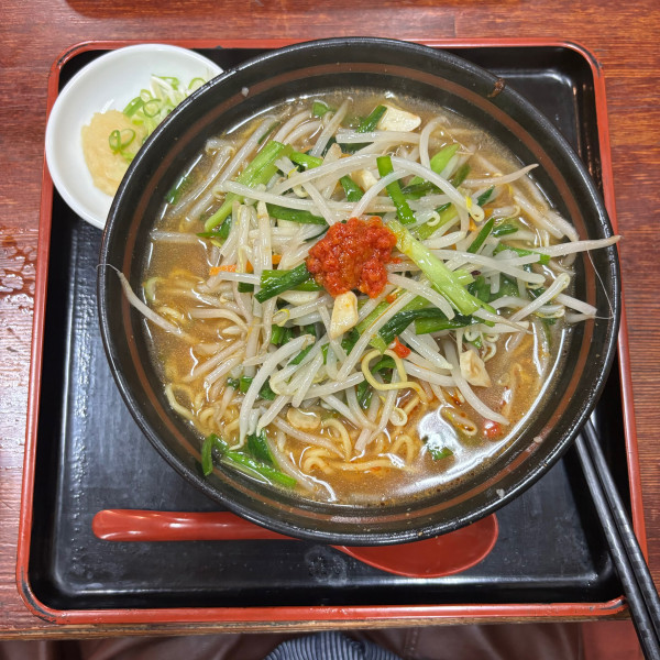 「味噌にんにくら〜めん」@らーめんのはしもとの写真