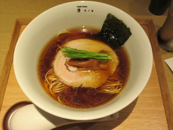 「醤油らぁ麺（1,300円）」@NIPPON RAMEN 凛 TOKYOの写真