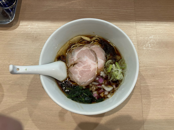 「黒醤油らーめん850円」@らぁ麺 葉やまの写真