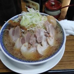 ラーメン¥900全部¥200モヤシ増し無料　ビール¥550