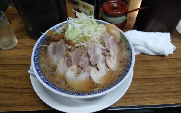 「ラーメン¥900全部¥200モヤシ増し無料 ビール¥550」@中華そば 大河の写真