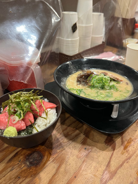 「とんこつラーメンと本マグロ丼セット」@らーめん 一空の写真