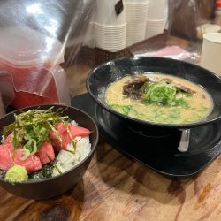 とんこつラーメンと本マグロ丼セット