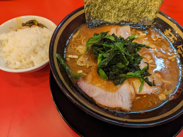 「ラーメン（並）+ライス」@大輝家直系 麺家 暁の写真