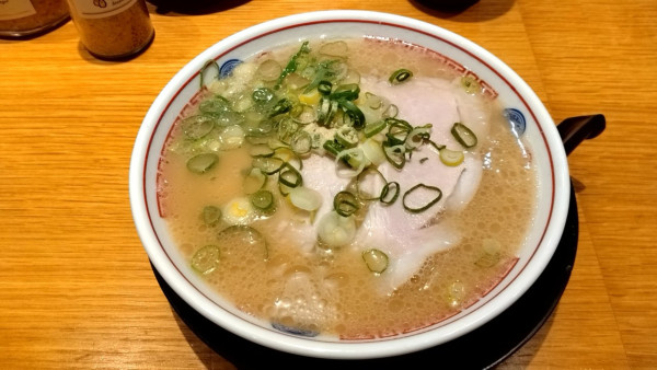 「豚骨ラーメン_900円」@豚骨ラーメン そらのいろ 麹町本舗の写真