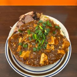 漢のとんこつ豚 麻婆麺