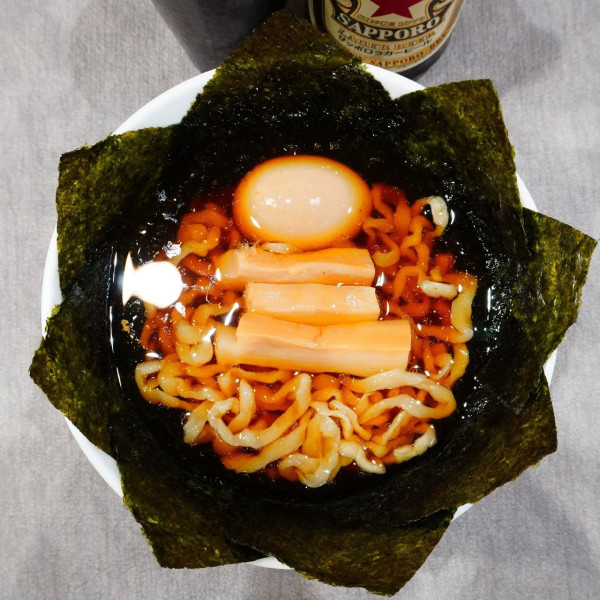 「かけら〜麺（醤油）＋味玉＋瓶ビール」@手打ち 蓮の写真