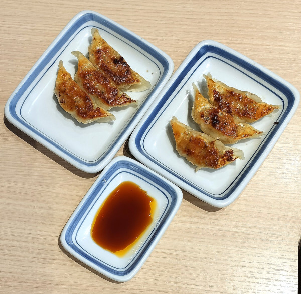 「セット餃子(3個) 190円×2皿」@リンガーハット 愛知安城店の写真