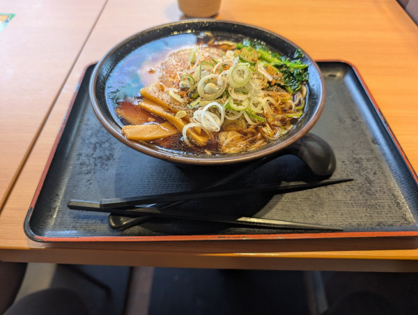 「ブラック醤油ラーメン」@嵐山パーキングエリア（上り）スナックコーナーの写真